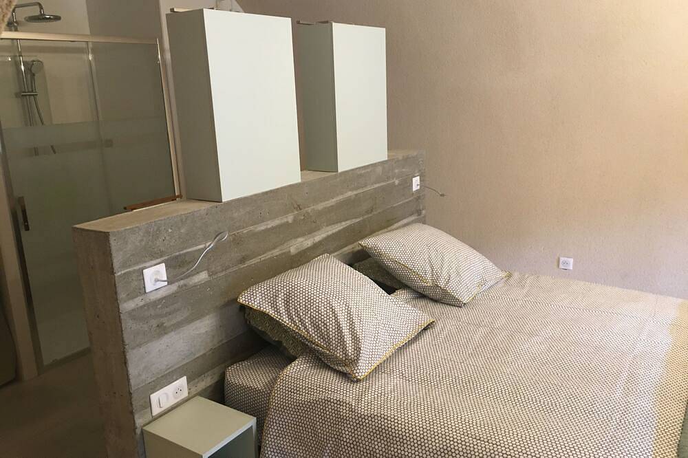 Gîte fermette maison indépendante  rénovée 2 personnes à Murol au coeur du Sancy in Murol, Parc naturel régional des Volcans d'Auvergne