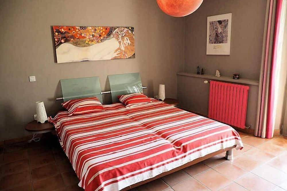 In Violès, Vaucluse, exceptional vacation home, air-conditioned, heated pool. in Violès, Vaucluse