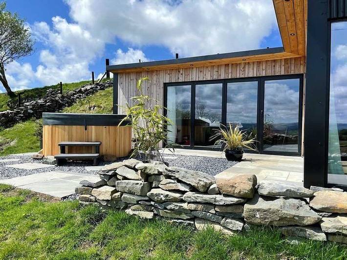 Lodge for 2 people, with hot tub and garden - 1