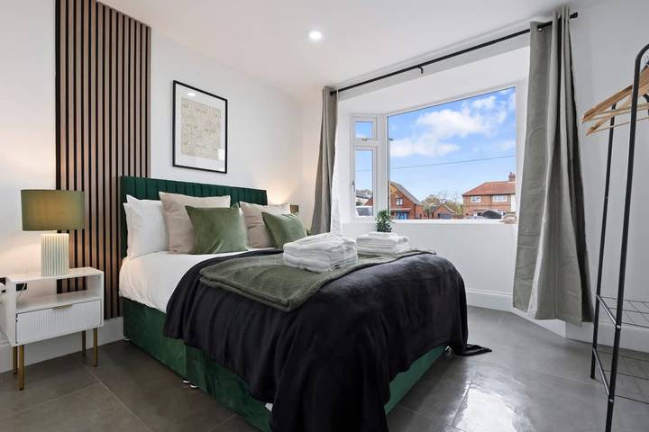 Holiday home for 10 people, with terrace and garden in New Forest