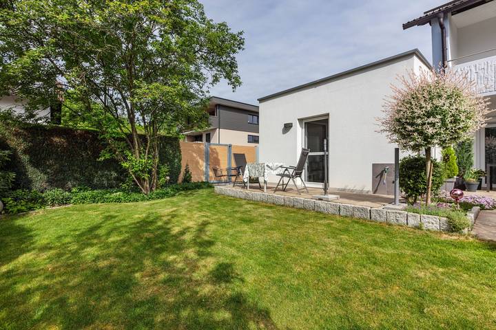 Hel lejlighed, Holiday Apartment 'Am Hochrhein' with Private Terrace, Shared Garden and Wi-Fi in Murg, Syd-Sorteskoven