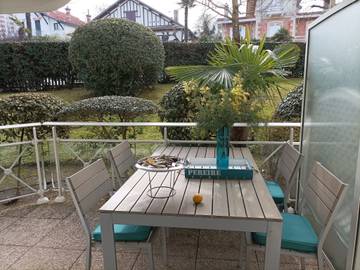 Gîte pour 4 personnes, avec terrasse dans Pereire