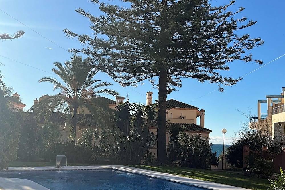 Maison de ville Dans Prime Location en recherché Belgravia Clu in Puerto Deportivo de Estepona, Estepona