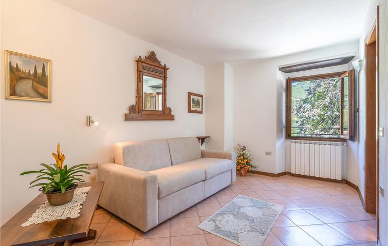 Location de vacances pour 7 personnes, avec jardin ainsi que piscine et terrasse, animaux acceptés à Dicomano - 3