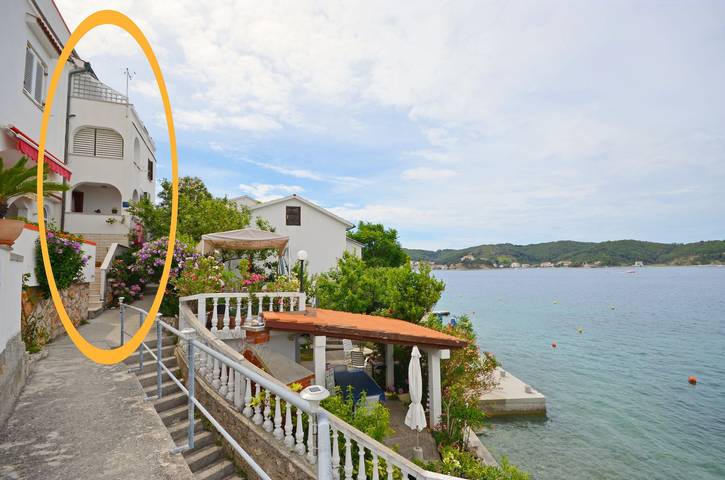 Ferienwohnung für 2 Personen, mit Balkon und Terrasse in Lopar