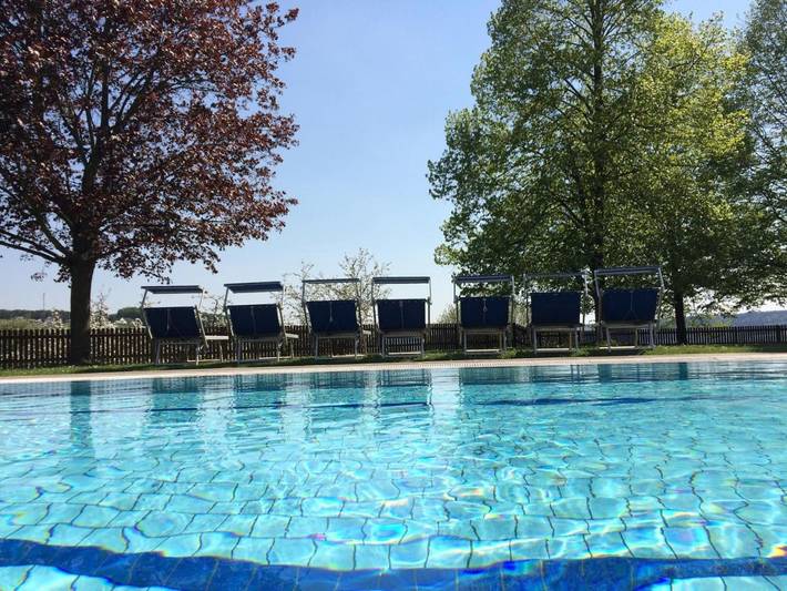 Ferienhaus für 4 Personen, mit Balkon und Whirlpool sowie Terrasse und Garten in Bad Waltersdorf