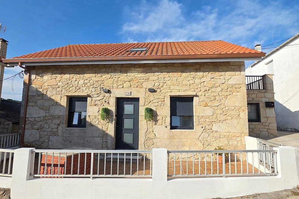 Zoila House in Queiruga, Porto do Son