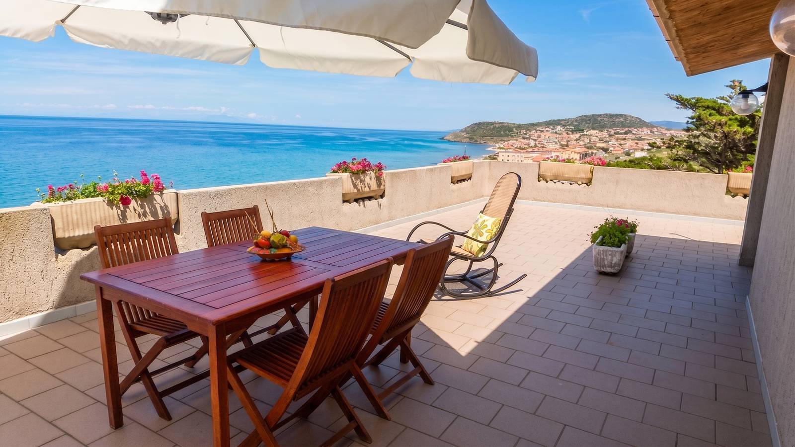 Apartamento entero, Apartamento Moderno en Castelsardo con Vista al Mar in Lu Bagnu, Castelsardo
