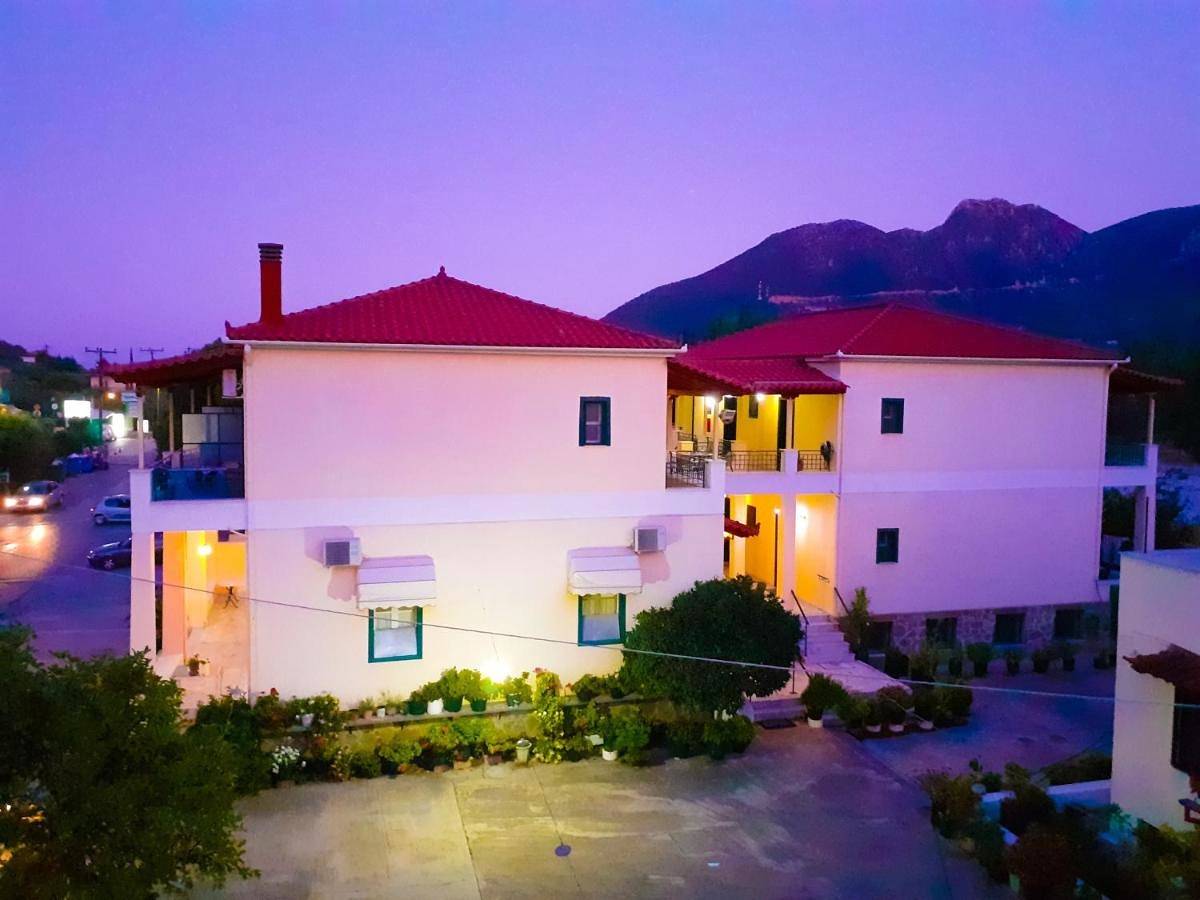 Costa-Rini Hotel in Kinuria