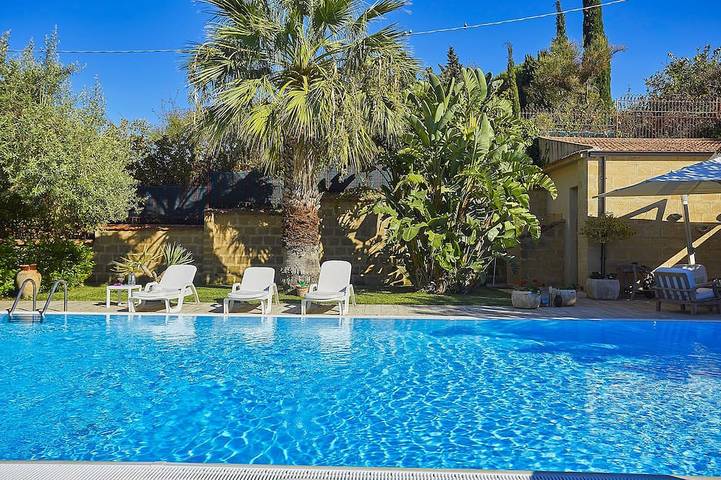 Villa für 6 Personen, mit Balkon und Garten