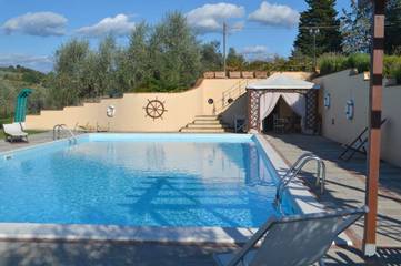 Gîte pour 5 personnes, avec vue ainsi que piscine et jardin, animaux acceptés à Montespertoli