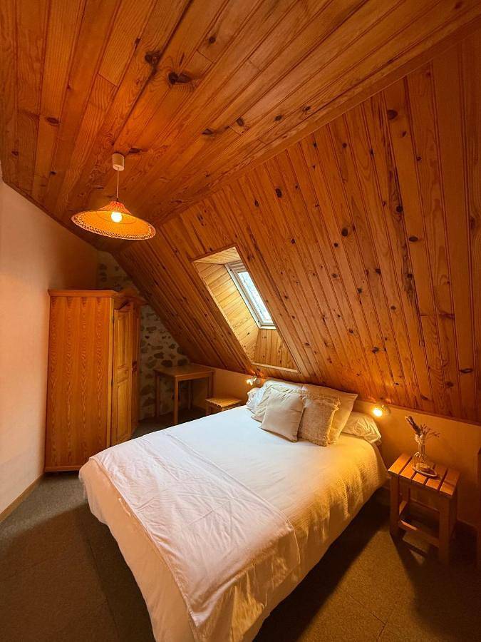 Maison de campagne pour 2 personnes, avec piscine ainsi que jardin et vue, animaux acceptés à Paulhac