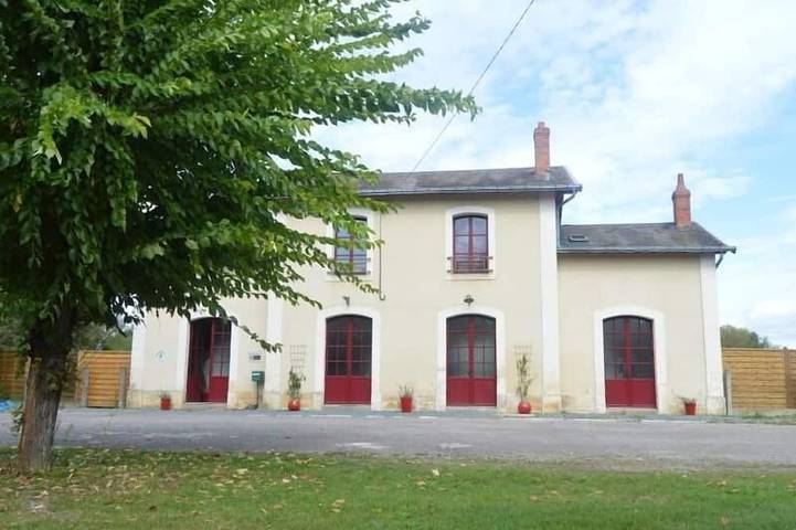 Gîte pour 13 personnes, avec jardin, animaux acceptés à Mers-sur-Indre