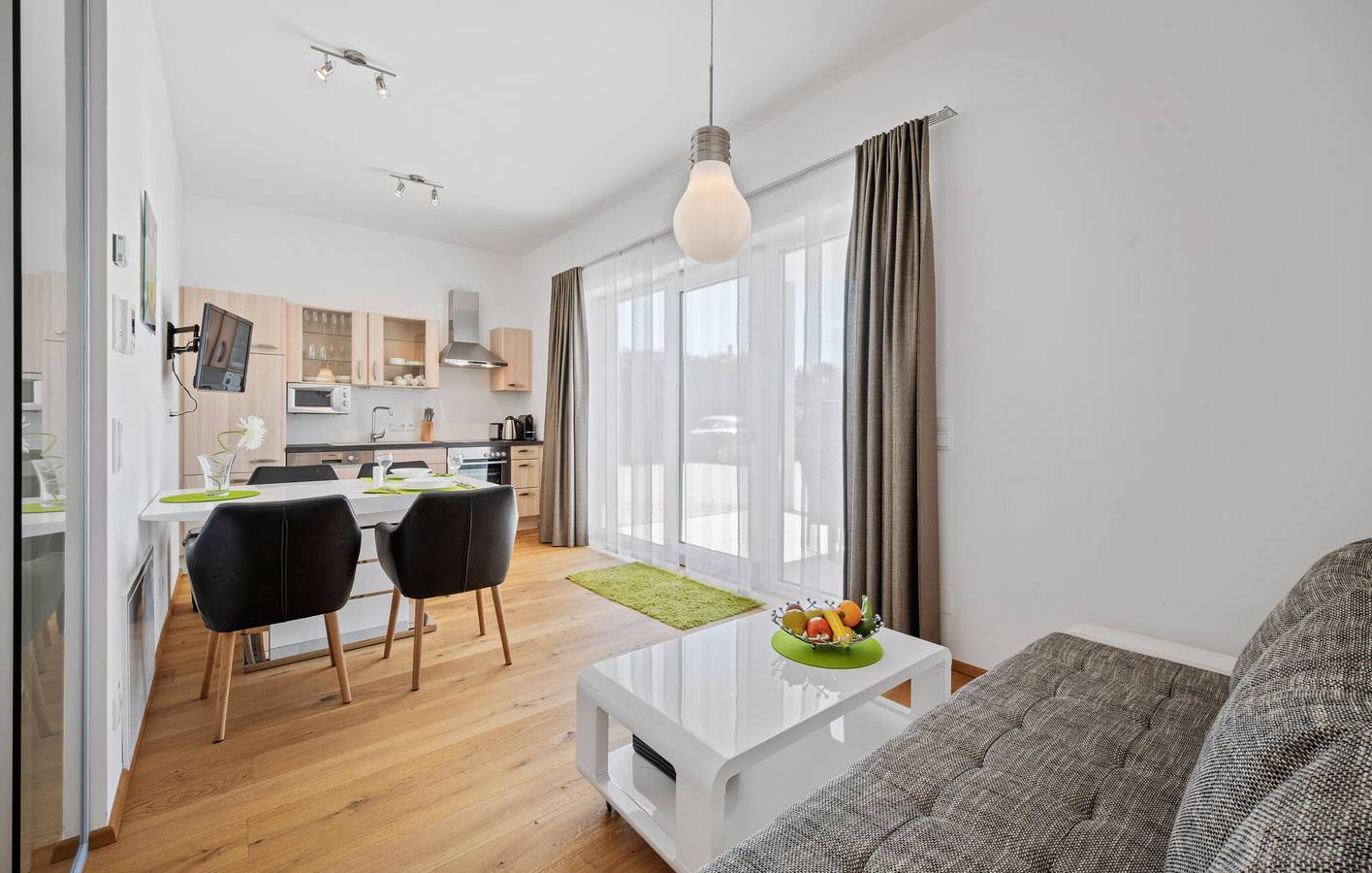 Ganze Ferienwohnung, Ferienwohnung für 3 Personen mit Terrasse in Pörtschach am Wörthersee, Klagenfurt-Villach
