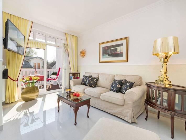 Villa für 3 Personen, mit Balkon und Pool in Binz