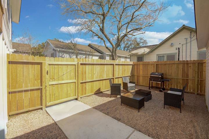 Vacation home for 4 people, with terrace and yard in Galveston