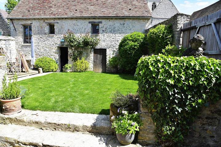 Location de vacances pour 2 personnes, avec jardin et vue à Chérence