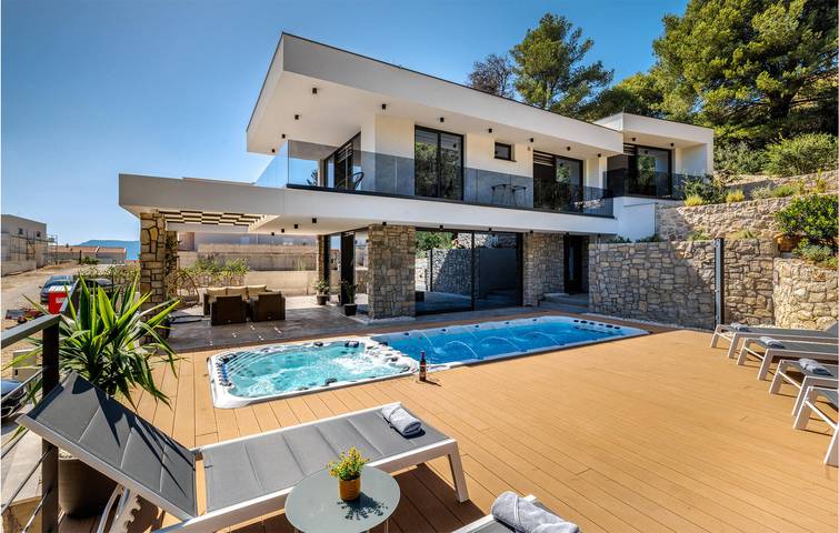 Ferienhaus für 8 Personen, mit Terrasse und Pool sowie Ausblick und Garten - 1