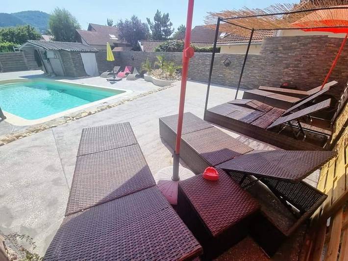 Hôtel pour 2 personnes, avec Jacuzzi ainsi que Jardin et Piscine à Charavines - 2