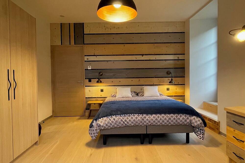 Ganze Wohnung, Un Étage Complet Dans une Tour Médiévale Rénovée au Cœur du Pays du Mont-blanc in Sallanches, Pays du Mont-Blanc