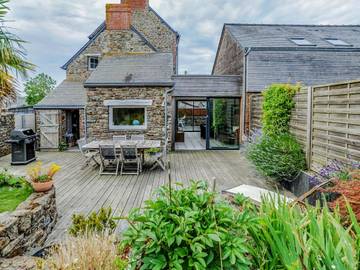 Gîte pour 7 personnes, avec jardin à La Gouesnière