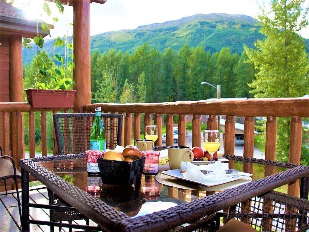 Ganze Wohnung, The Hightower Suite - Eine Luxuswohnung in der obersten Etage im Zentrum von Girdwood / Alyeska! in Girdwood, Anchorage
