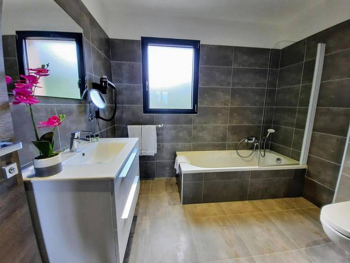 Hôtel pour 2 personnes, avec terrasse et piscine dans Miomo - 2