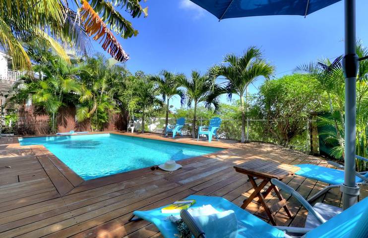 Bungalow pour 2 personnes, avec piscine ainsi que jardin et terrasse