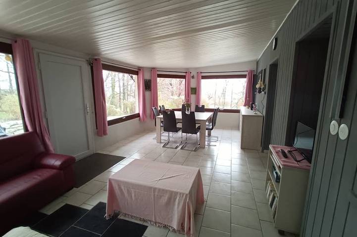 Gîte pour 7 personnes, avec terrasse et jardin, animaux acceptés dans L'Hôpital-du-Grosbois