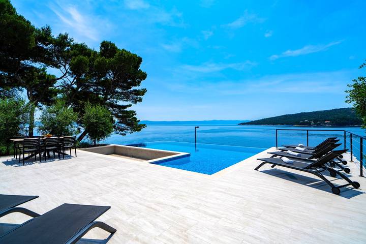 Villa pour 8 personnes, avec piscine et jardin dans Brac - 2