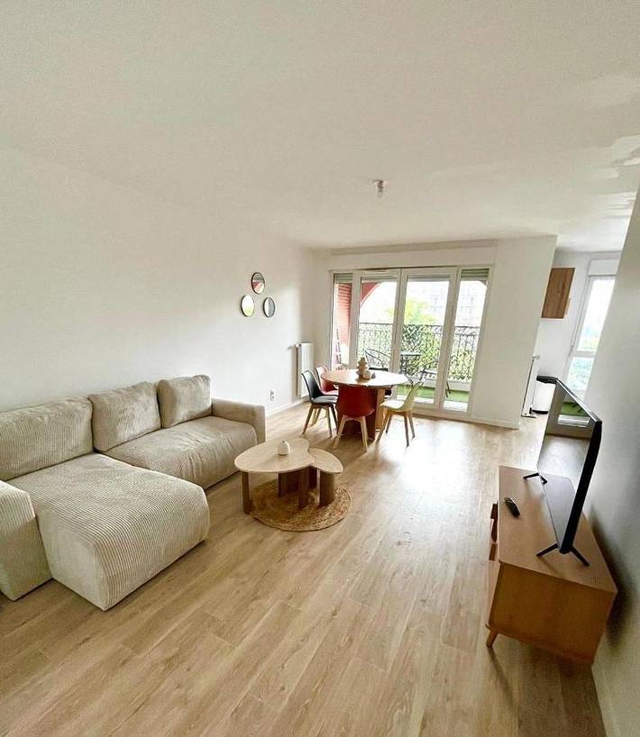 Appartement de vacances pour 8 personnes, avec balcon et vue à Pontoise