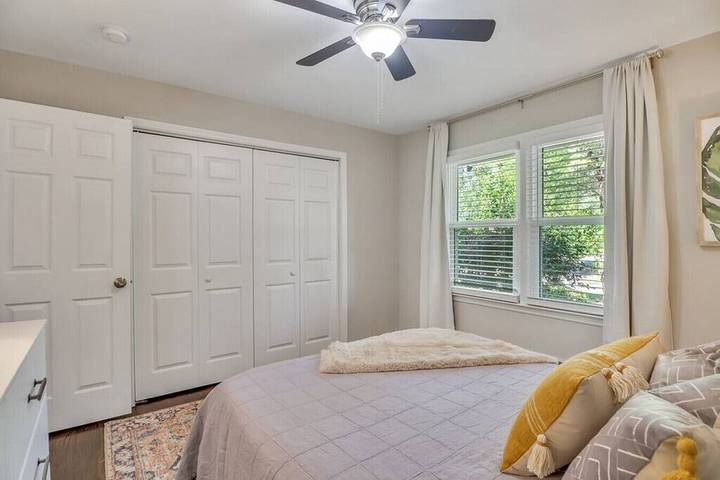 Vacation rental for 8 people, with balcony and yard, with pets in Cobb County