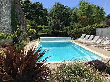 Location de vacances pour 8 personnes, avec jardin et piscine à Ardillières