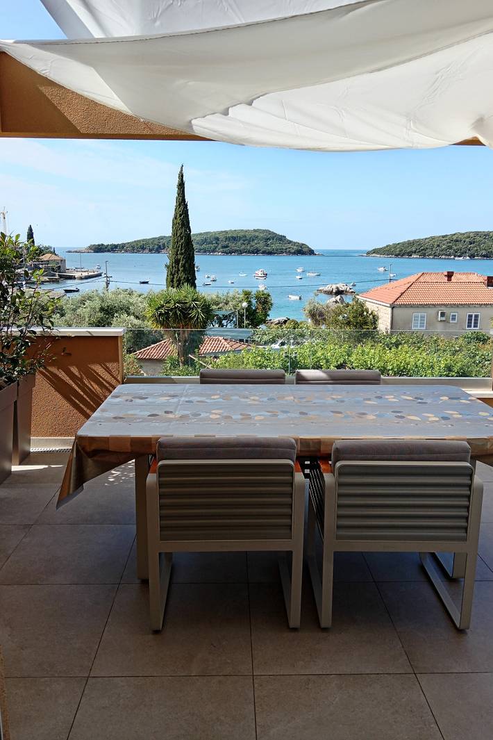 Ferienwohnung für 2 Personen, mit Balkon und Garten