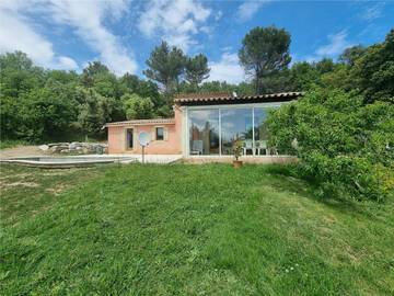 Gîte pour 4 personnes, avec jardin et piscine ainsi que terrasse et vue à Villedieu