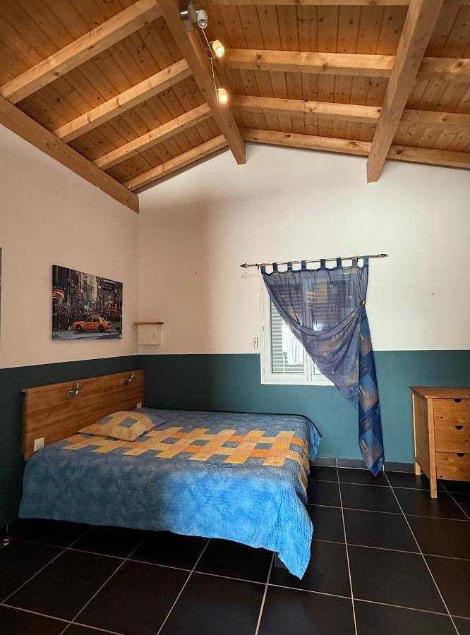 Location de vacances pour 2 personnes, avec piscine et vue ainsi que terrasse et jardin à Caumont (Gers) - 3