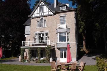 Ferienhaus für 9 Personen, mit Terrasse und Whirlpool sowie Sauna und Garten in Spa