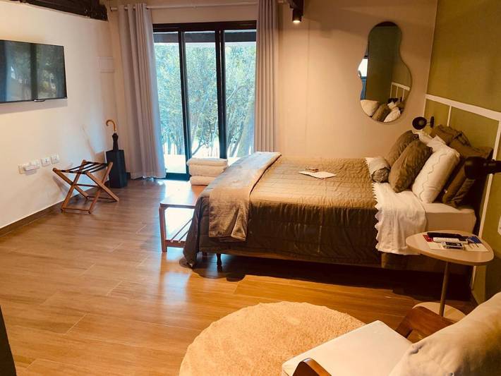 Location de vacances pour 2 personnes, avec vue sur le lac et vue ainsi que balcon et jardin à São Roque - 2