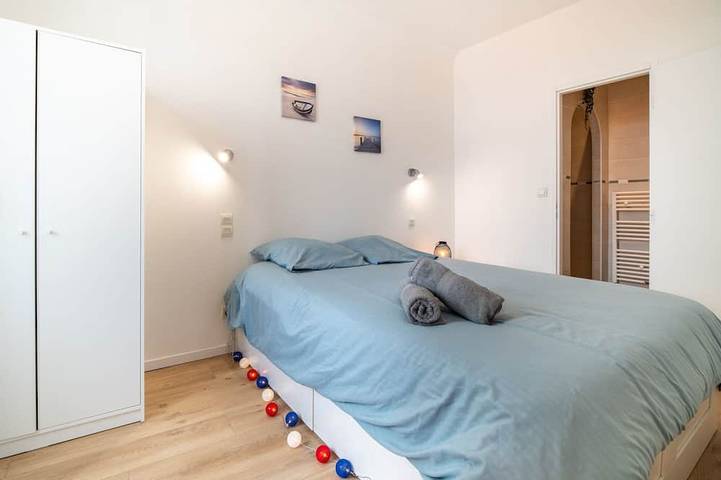 Apartamento entero, Lovely & Independant - Queen size bed, netflix, wifi in Lourdes (Altos Pirineos), Altos Pirineos