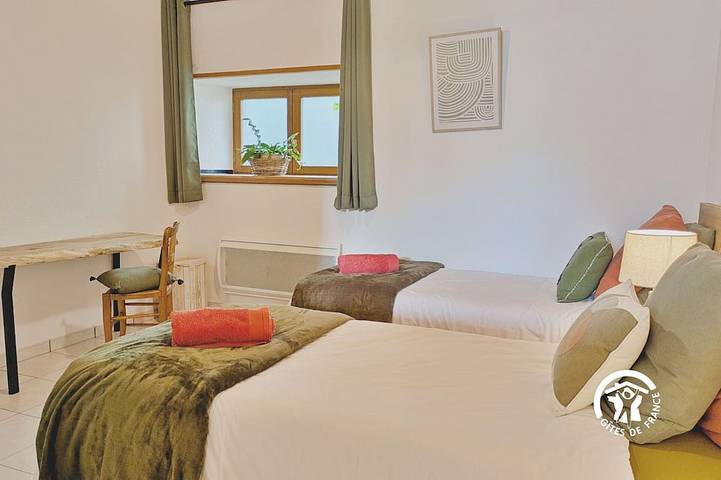 Gîte pour 5 personnes, avec jardin à Hercé - 4