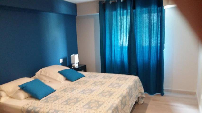 Gîte pour 2 personnes, avec piscine et vue sur le lac ainsi que jardin et vue, animaux acceptés à Garlan - 4