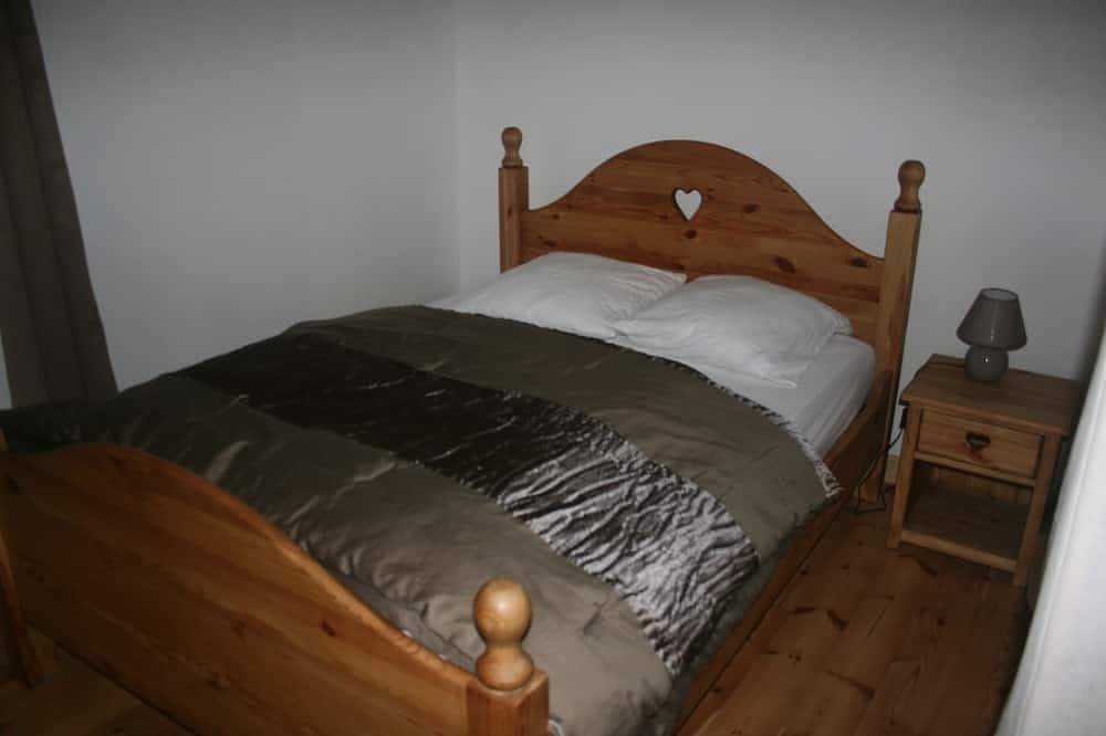 Charming furnished holiday home in the heart of the medieval quarter... in Volcans d'Auvergne Regional Nature Park