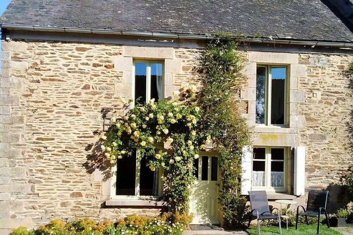 Gîte pour 9 personnes, avec terrasse à La Grée-Saint-Laurent