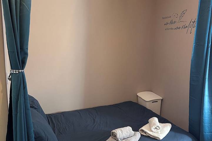Entire apartment, Cozy studio - Ploërmel city center - Wi-Fi and parking in Ploërmel, Vannes region