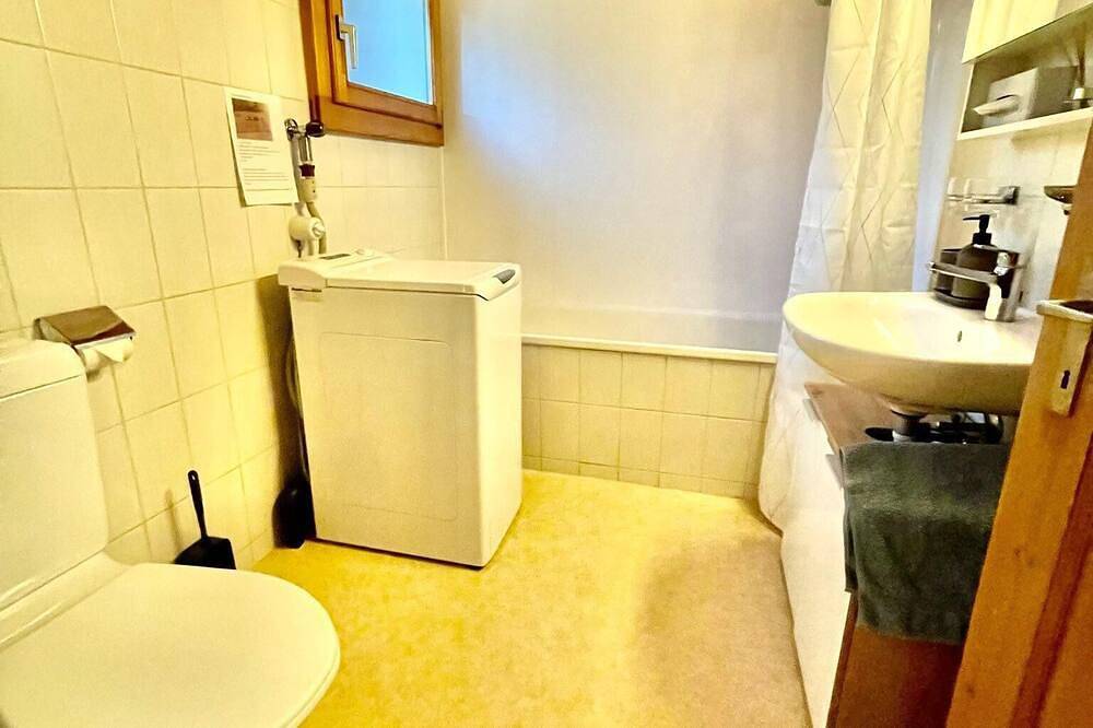 Ganze Wohnung, Schöne Ferienwohnung mit Seeblick in Hilterfingen, Thunersee