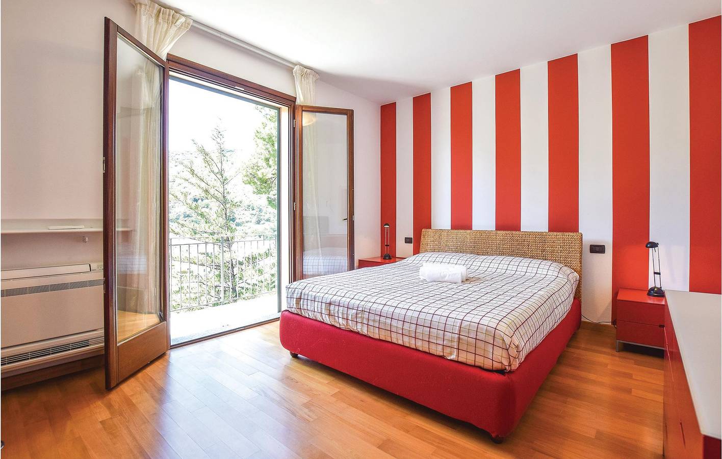 Gemütliche Wohnung mit Terrasse & Parkplatz in Cisano sul Neva, Riviera di Ponente