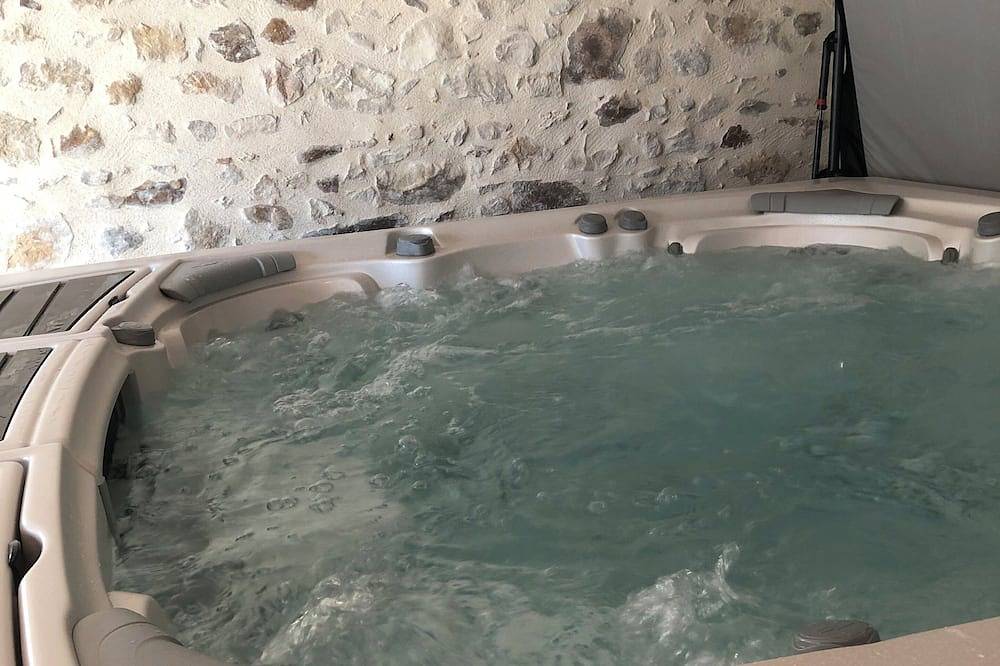 Gîte de charme avec jacuzzi/spa-Anjou (chateaux)  campagne rivière randonnée in Étriché, Région d'Angers