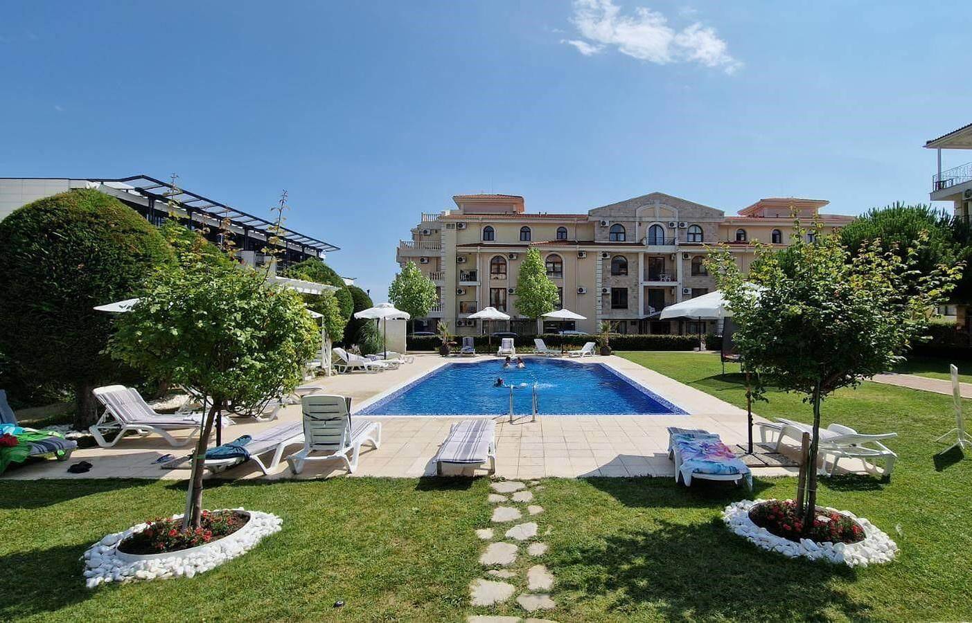 Cały apartament wypoczynkowy, Menada - Royal Bay 2 - studio with pool view in Sweti Wlas, Obwód Burgas