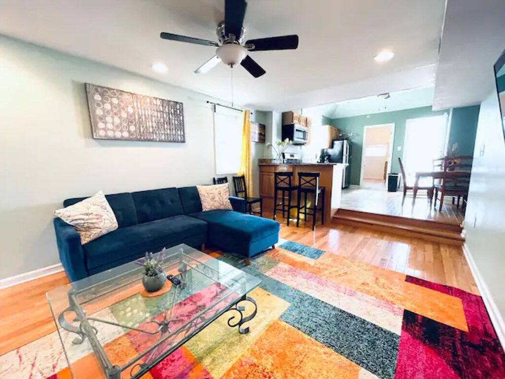 Ganze Wohnung, Geräumige Wohnung w. Blick auf die Stadt Dachterrasse in Passyunk Sq in Philadelphia, Philadelphia County