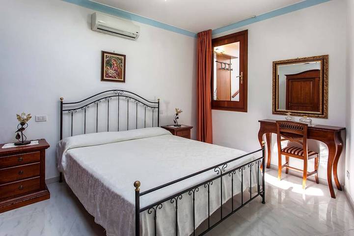 Apartment with breathtaking view, Jacuzzi and Solarium in Furore, Sorrento Coast